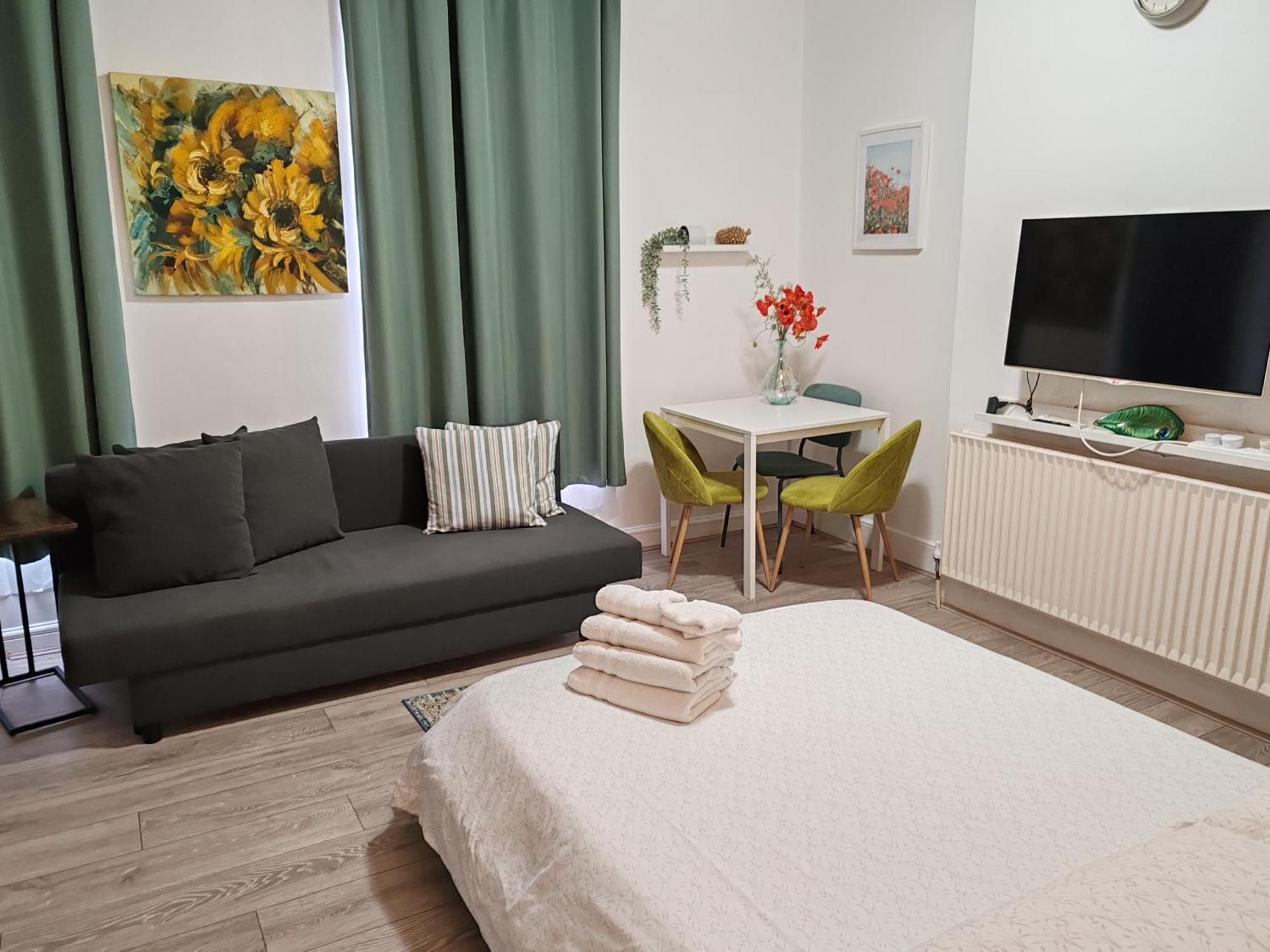 Kilburn High Road Studio Apartments London Exterior photo