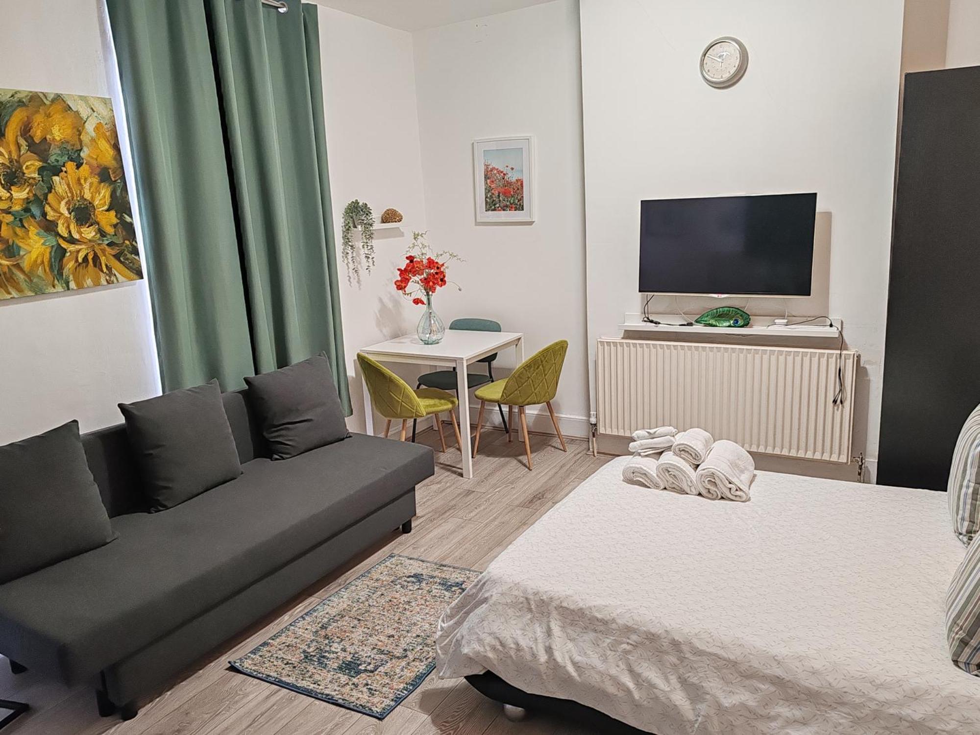 Kilburn High Road Studio Apartments London Exterior photo