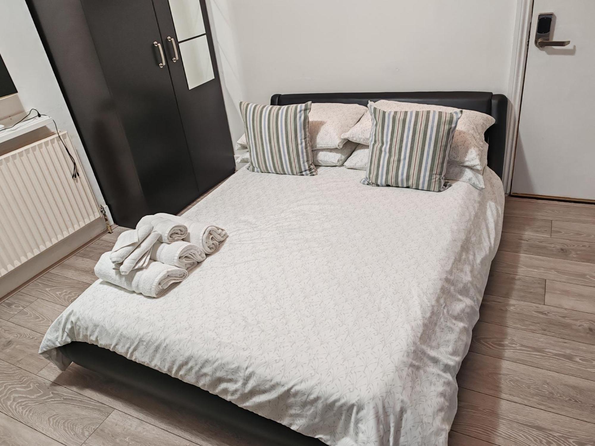 Kilburn High Road Studio Apartments London Exterior photo