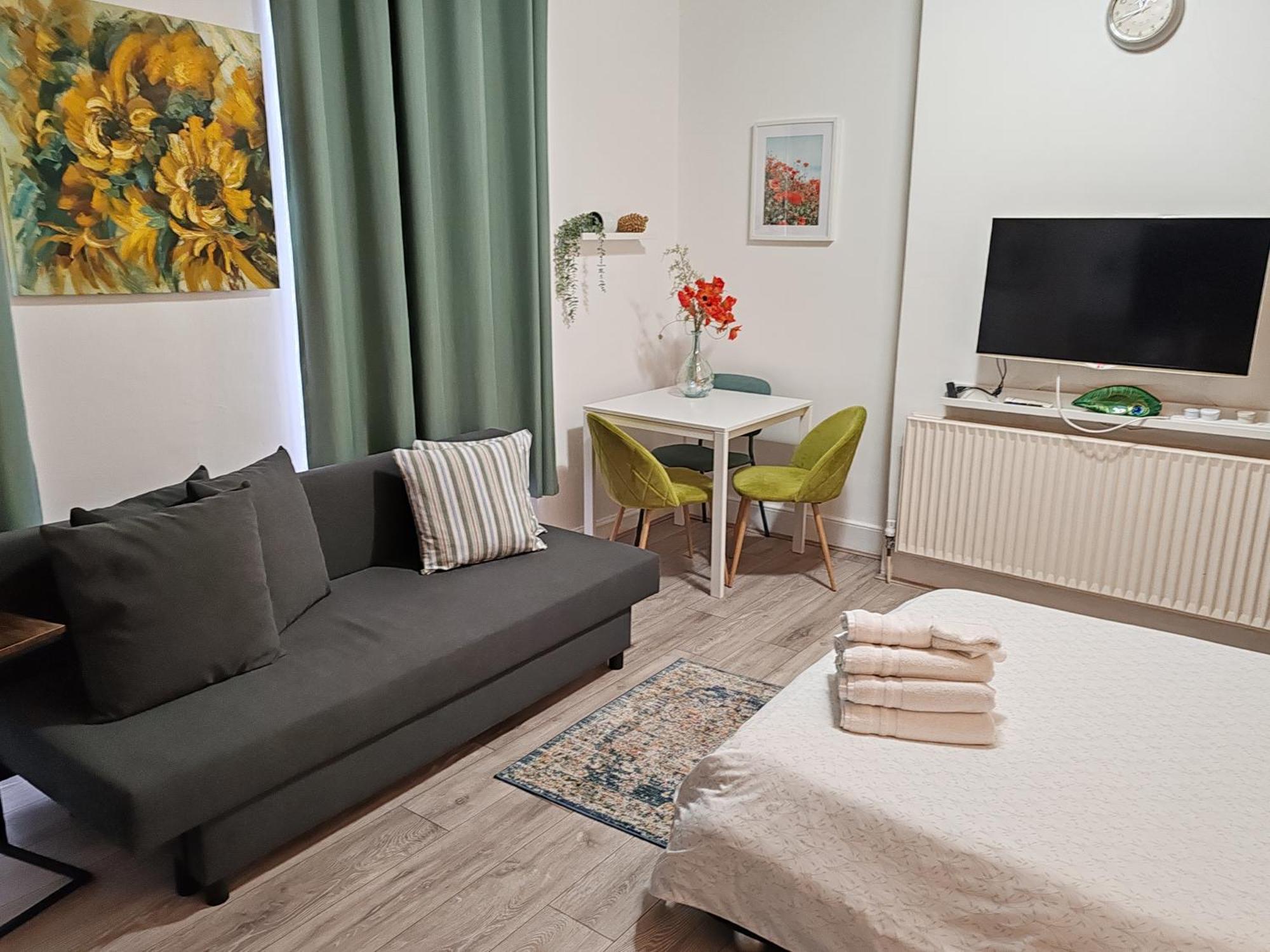 Kilburn High Road Studio Apartments London Exterior photo