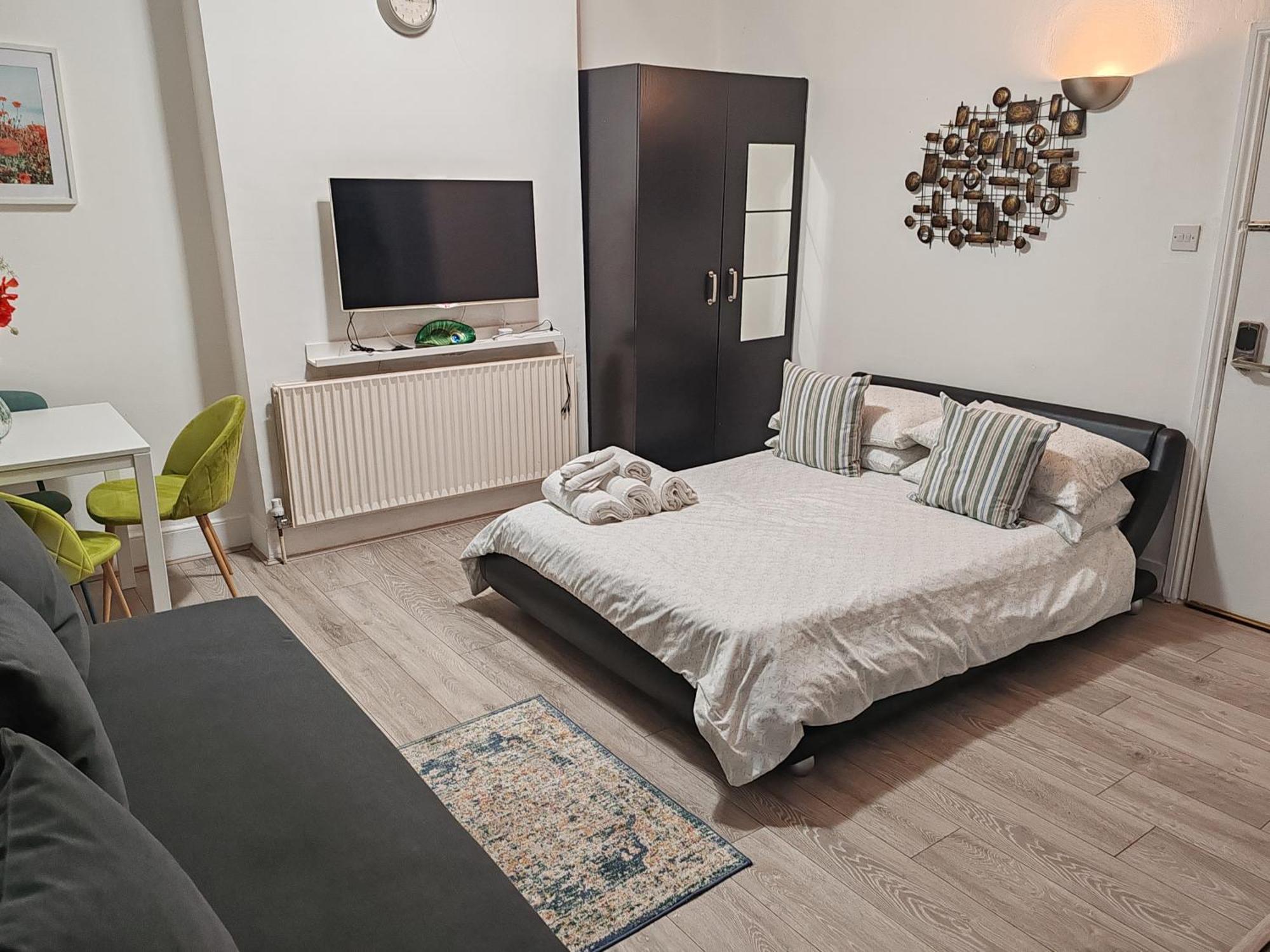Kilburn High Road Studio Apartments London Exterior photo